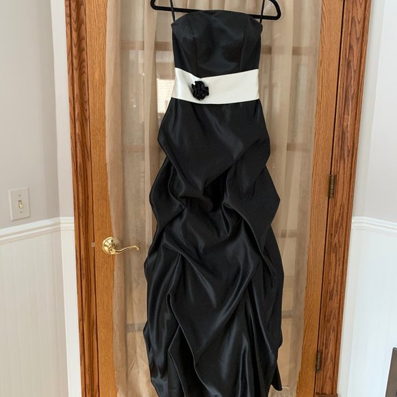 Dress - Picture 1 of 4